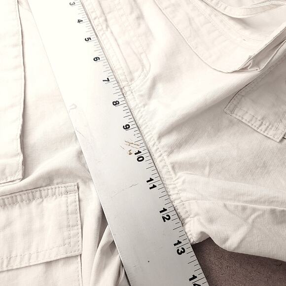 NWT Divided Cargo Shorts Wmns 4 Beige Strap D-ring Flap Pockets Utility Feminine - Picture 5 of 12